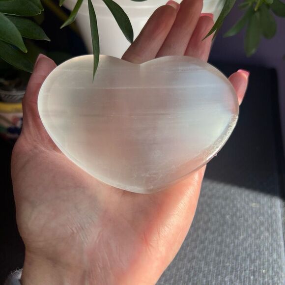 Selenite Crystal Heart Shaped Dish - Picture 2 of 12